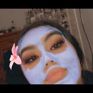 Meet your Posher, Elia